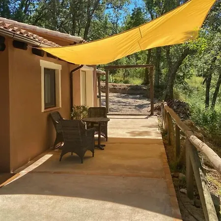 Nice In With Wifi, 2 Bedrooms And Outdoor Swimming Pool