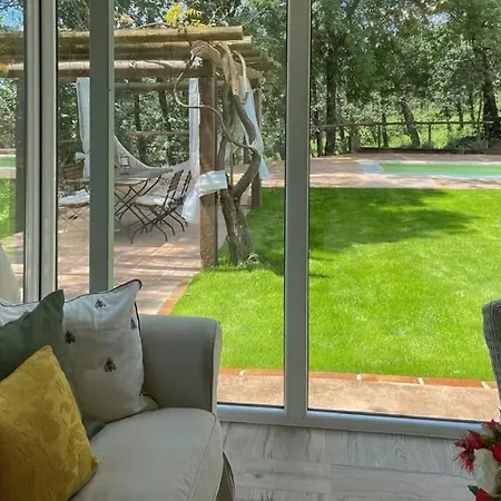 بيت للعطل Nice In With Wifi, 2 Bedrooms And Outdoor Swimming Pool