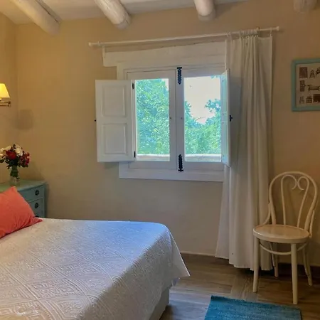 بيت للعطل Nice In With Wifi, 2 Bedrooms And Outdoor Swimming Pool *